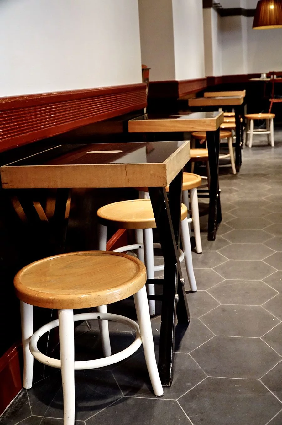 pizzeria-tavolini-e-sgabelli