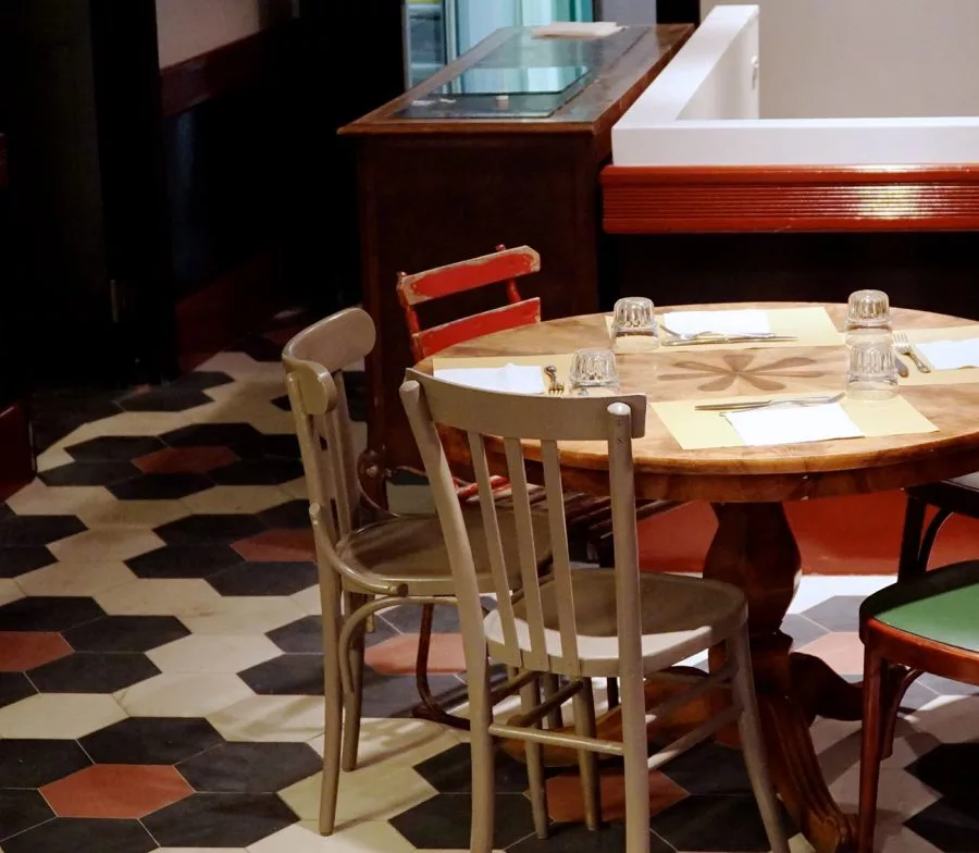 tavolo-rotondo-pizzeria