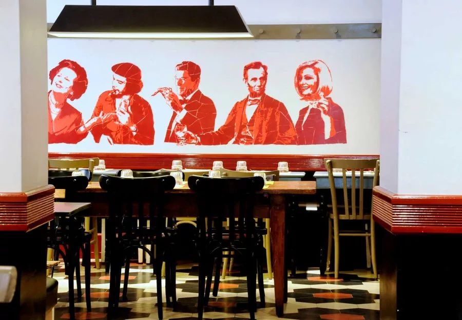 tavolo sociale pizzeria